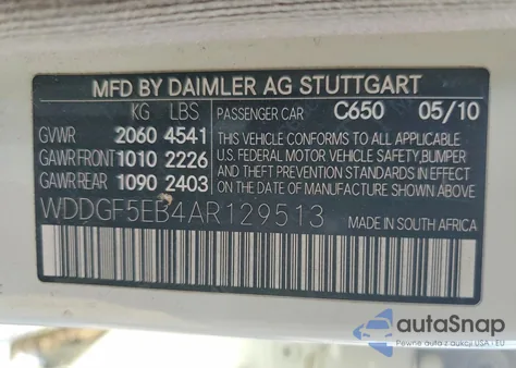 2010 Mercedes-Benz C 300 z USA, uszkodzony, nr VIN WDDGF5EB4AR129513